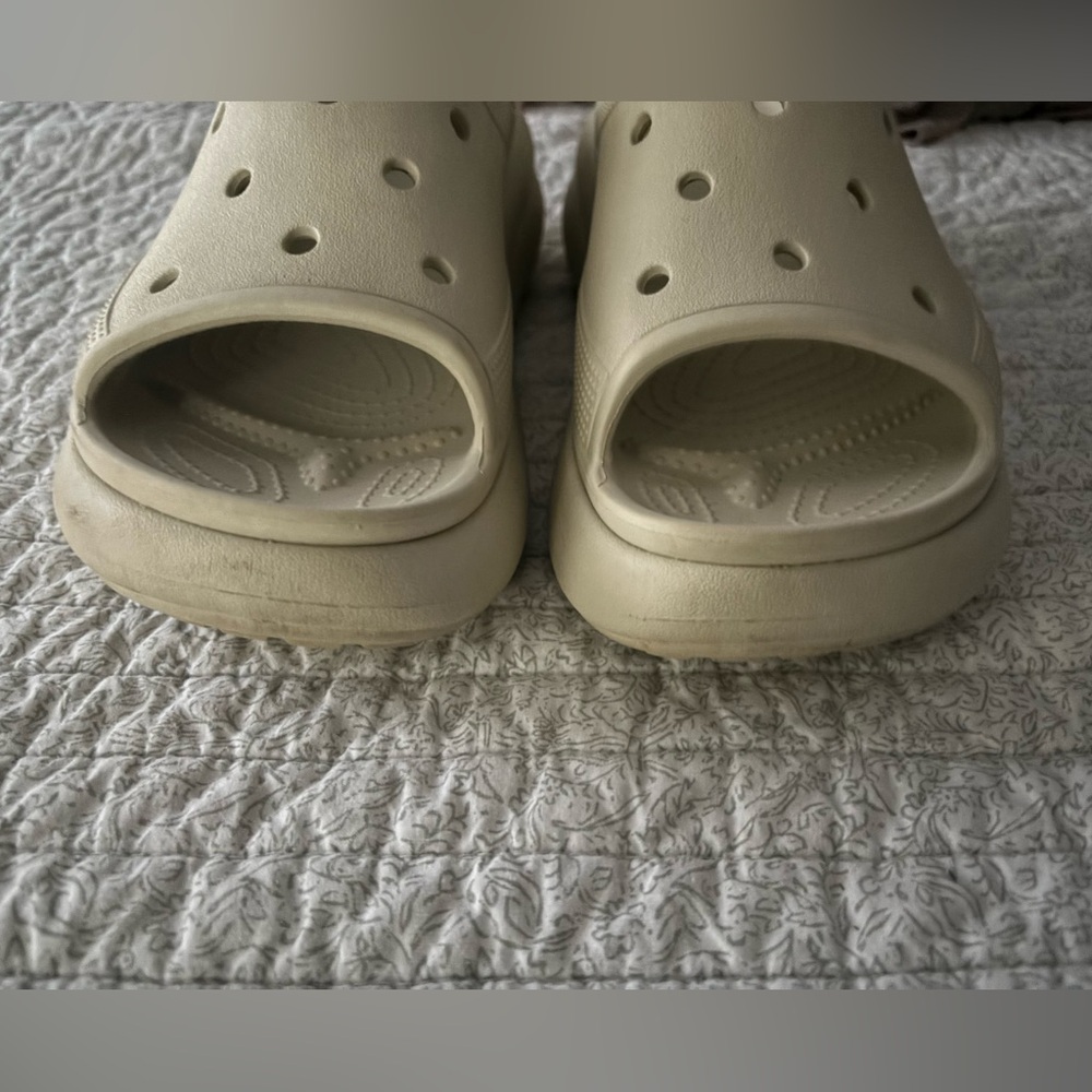 CROCS WOMENS CRUSH COMFORT PLATFORM SLIDE Beige  SIZE 10 - Picture 5 of 6